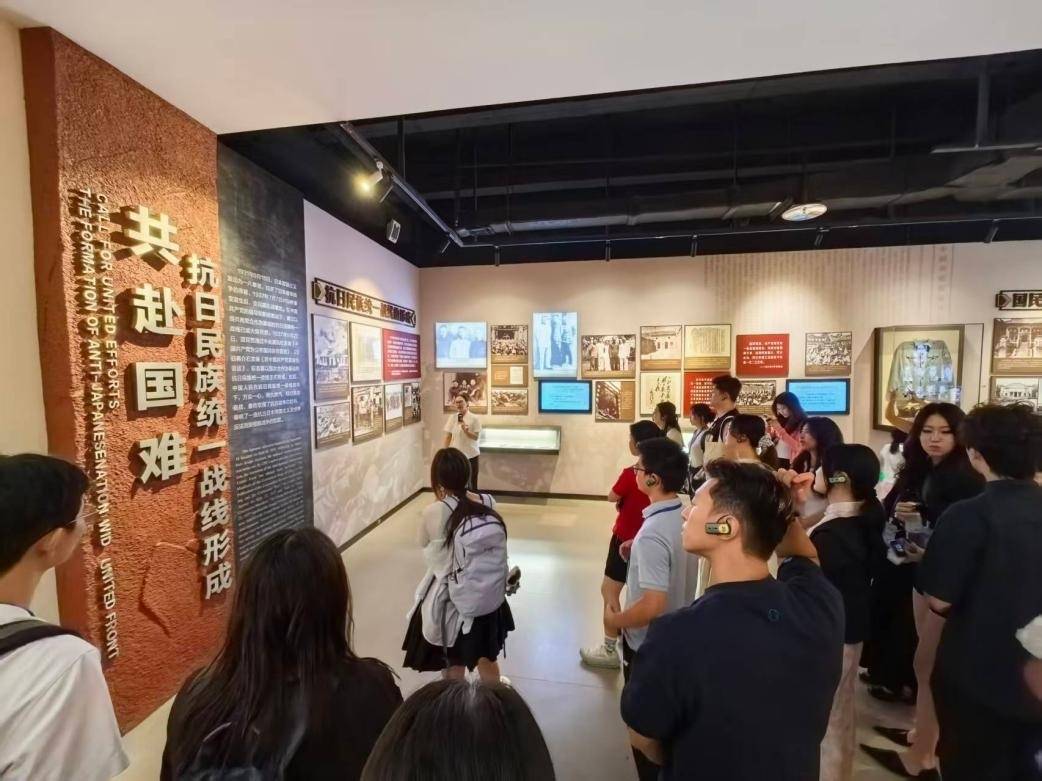 引才聚智巴渝行海外知名高校留學生走進重慶開展考察交流