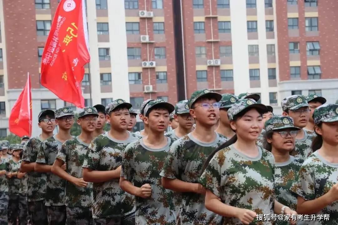 鄭州辰林高階中學2026級高一新生軍訓總結表彰紀實