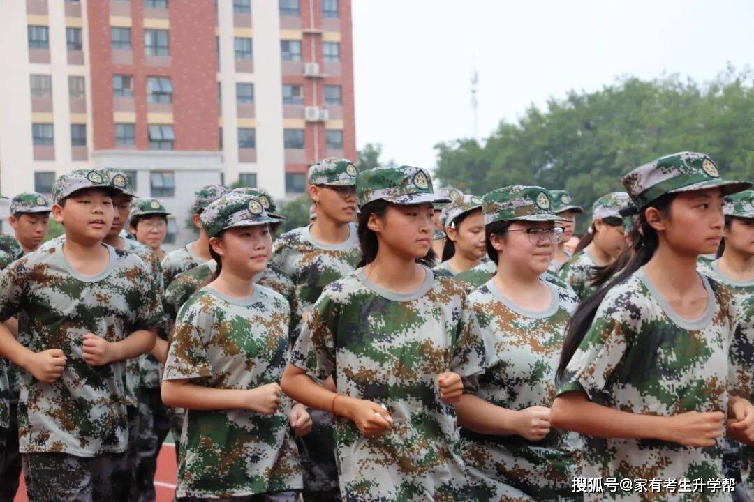 鄭州辰林高階中學2026級高一新生軍訓總結表彰紀實