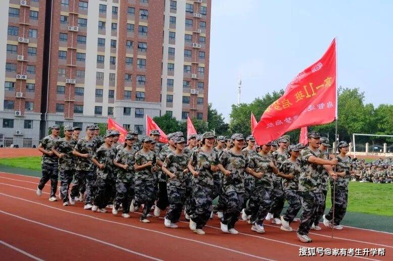 鄭州辰林高階中學2026級高一新生軍訓總結表彰紀實