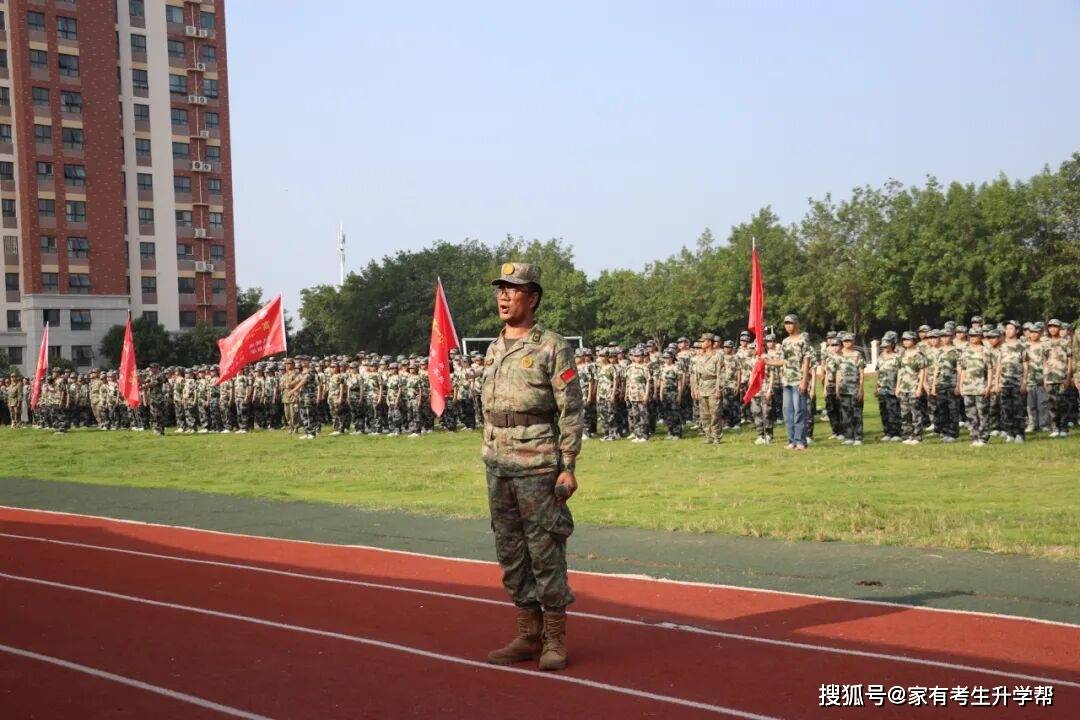 鄭州辰林高階中學2026級高一新生軍訓總結表彰紀實