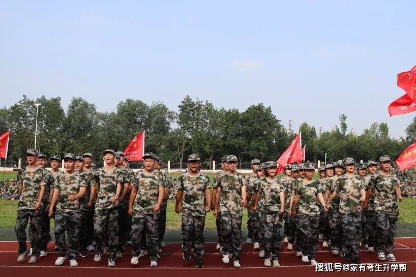 鄭州辰林高階中學2026級高一新生軍訓總結表彰紀實