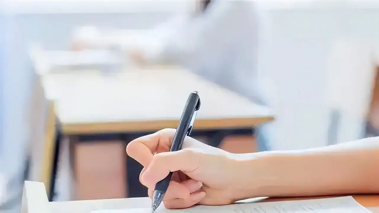 原創問了十位大學生 終於算出家長該給多少生活費
