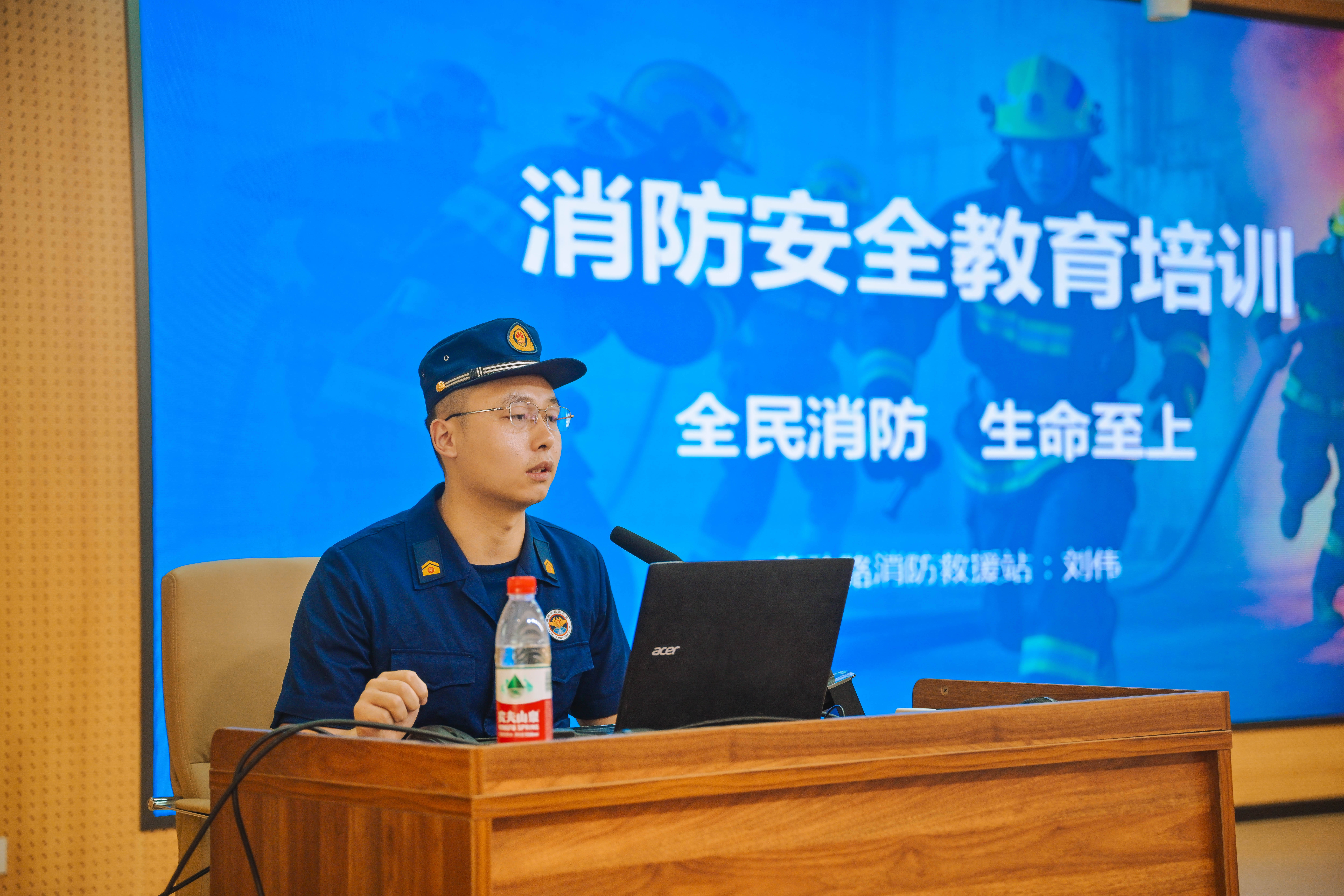 築牢高一新生安全“防火牆”，消防“開學第一課”走進長郡中學