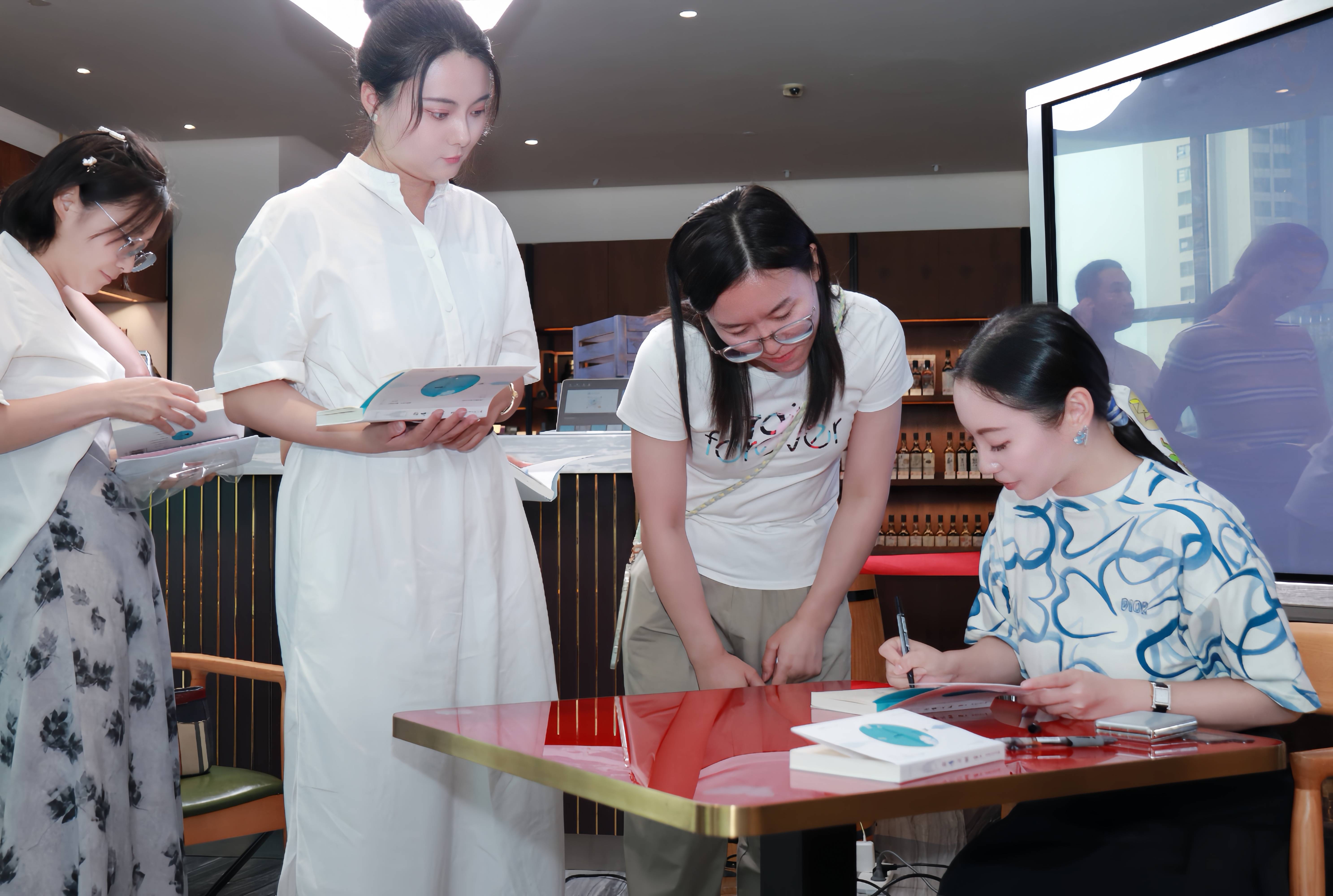 作家梅裁雪推出新作《一念之間》，直面女性共同的困惑