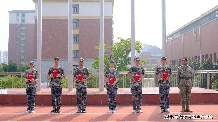 鄭州辰林高階中學2026級高一新生軍訓總結表彰紀實