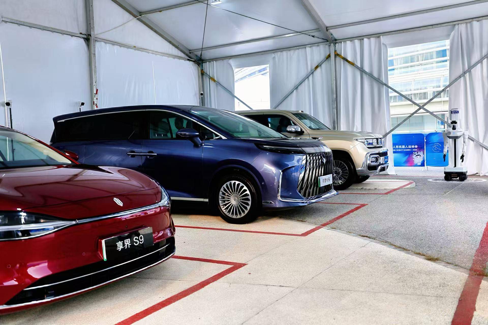 機器人遇上新能源汽車，挑戰智慧充電新場景