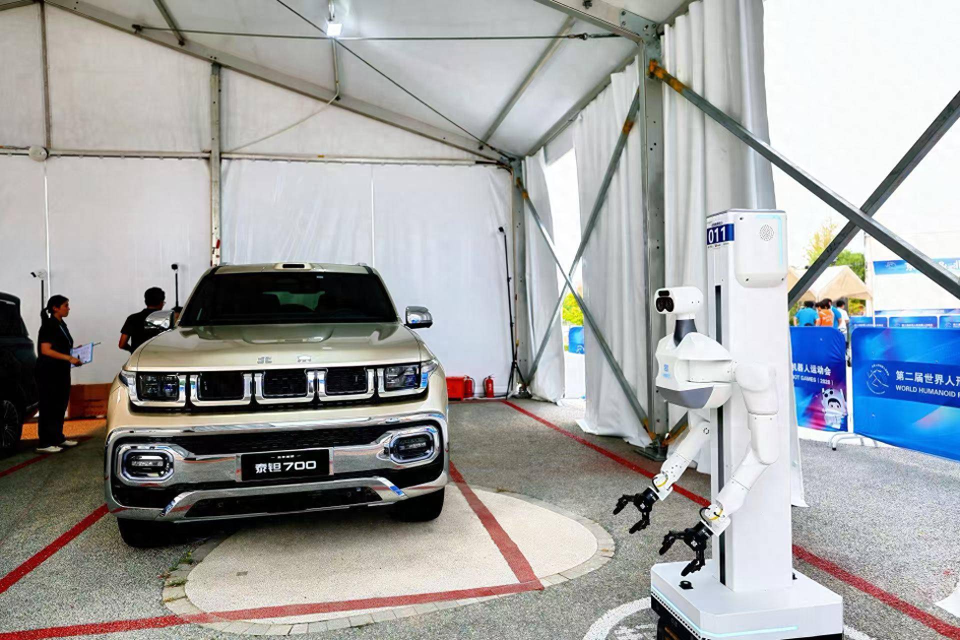 機器人遇上新能源汽車，挑戰智慧充電新場景