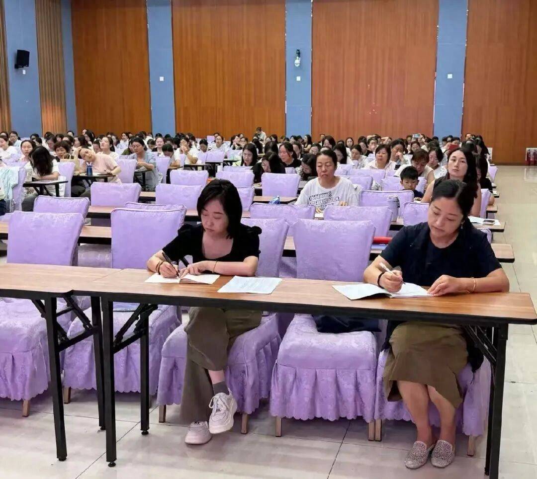 中陽縣教育體育局2026年義務教育新教材集中培訓紀實