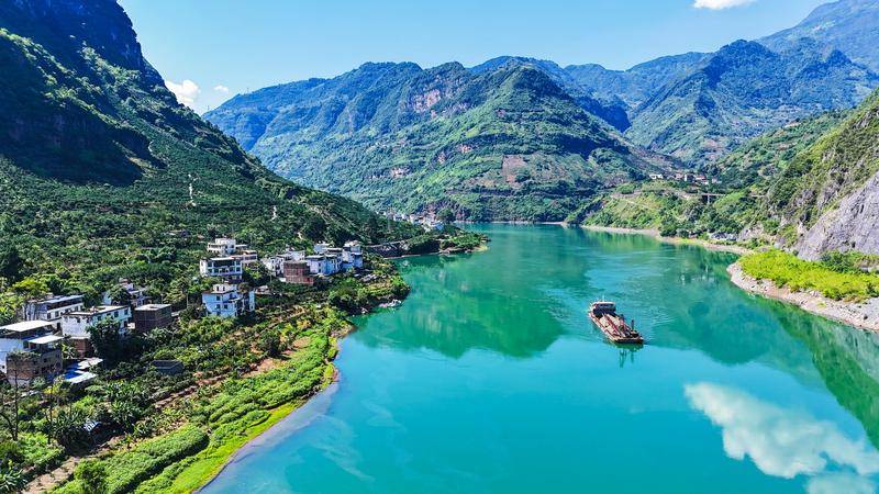 強國有我·旅遊｜波光粼粼 清涼入鏡