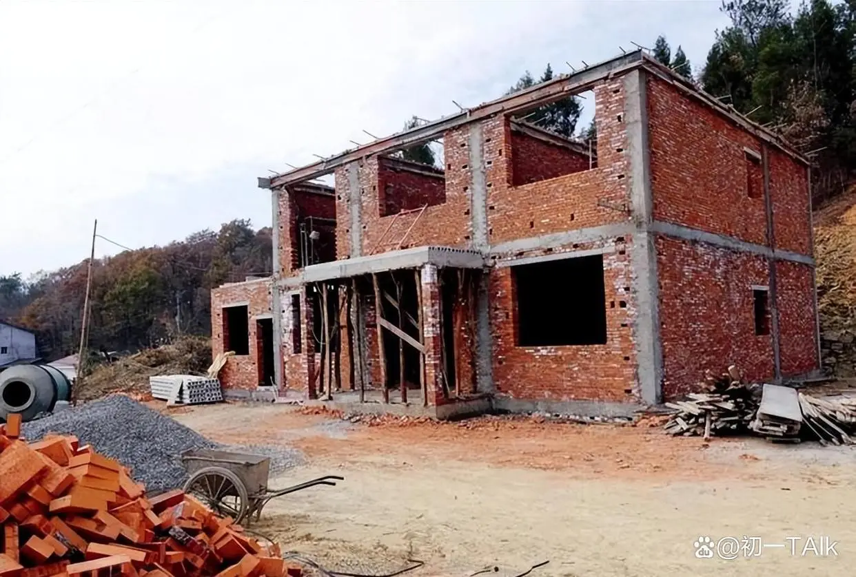 苦勸無果後，房產圈徹底攤牌，三四線驚現拋售，關鍵原因浮出水面