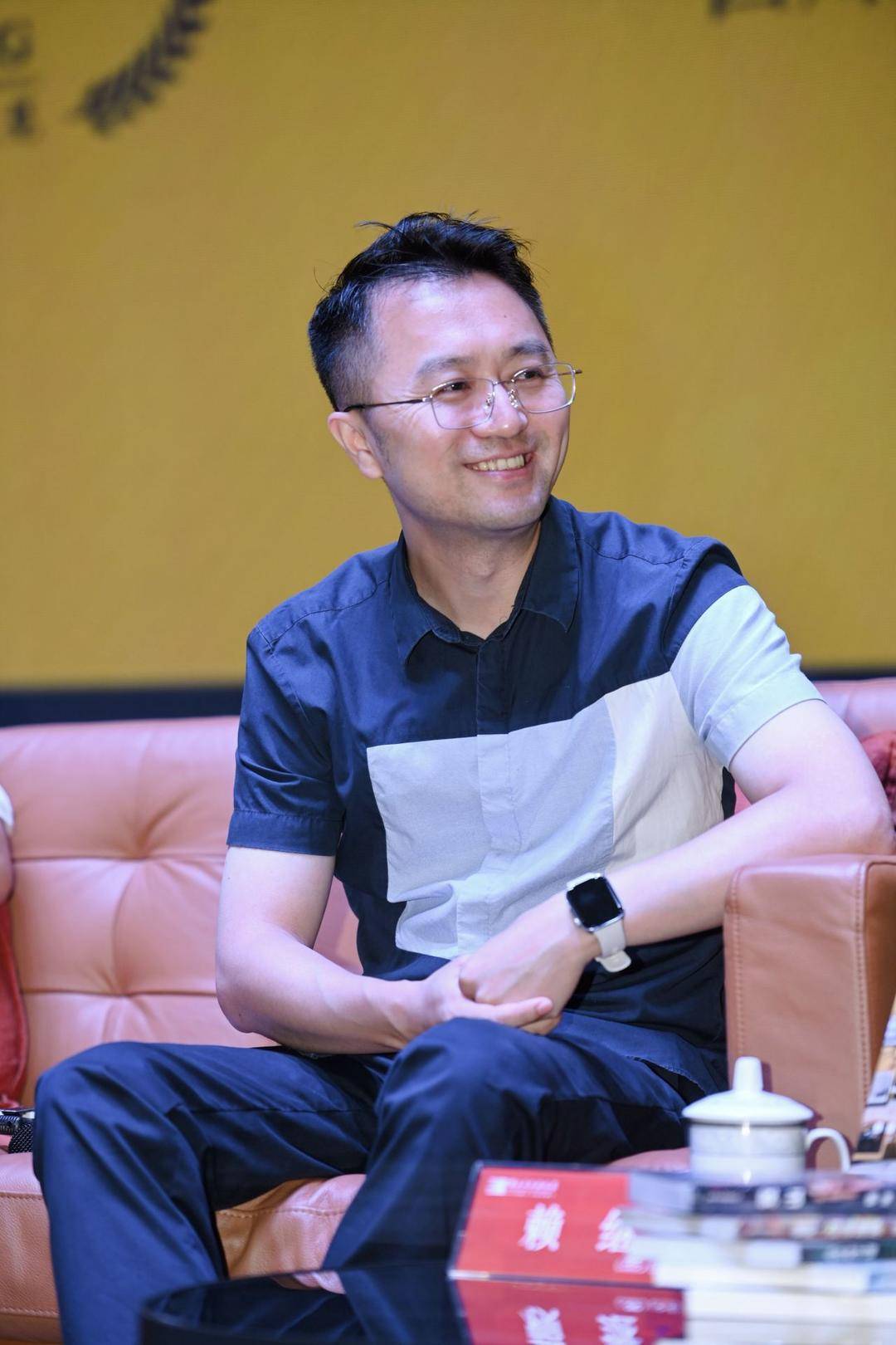 21部小說10部影視作品在手 作家、編劇賴繼有何“破圈密碼”？