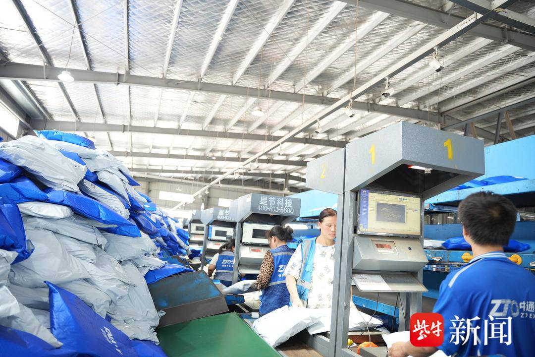樓上生產、樓下發貨，快遞護航 “書包經濟”
