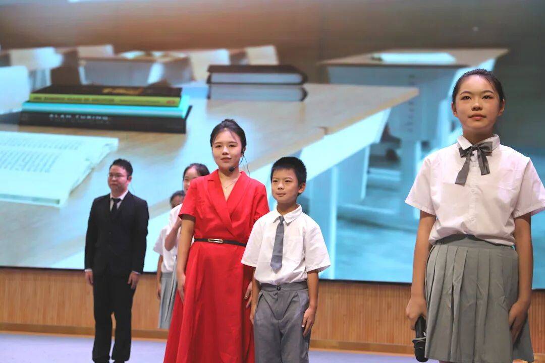 開學前一小學教師先賽師德演講：要深耕專業更要愛潤童心
