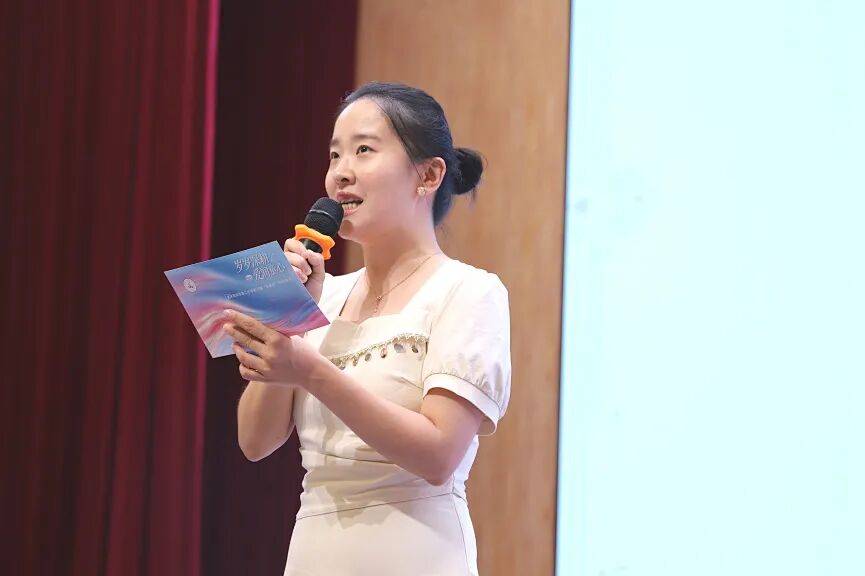 開學前一小學教師先賽師德演講：要深耕專業更要愛潤童心
