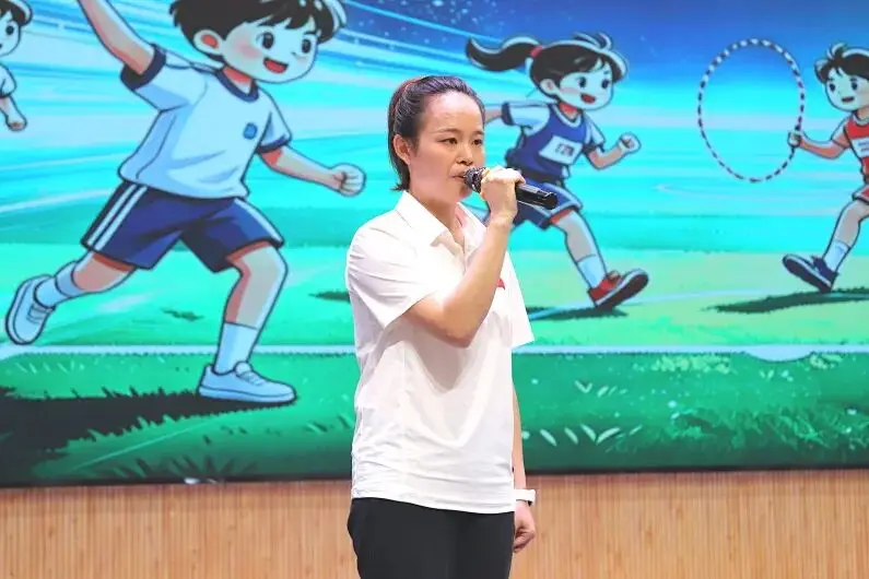 開學前一小學教師先賽師德演講：要深耕專業更要愛潤童心