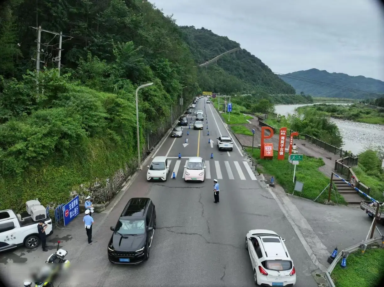 旅遊旺季“堵點”被打通！成都這條旅遊幹線潮汐車道交出首月成績單