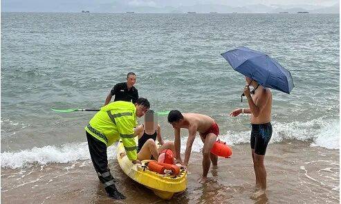 暴雨突襲！深圳知名景區3名遊客被衝散，1人不幸失聯！他們頂著浪頭生死搜尋……