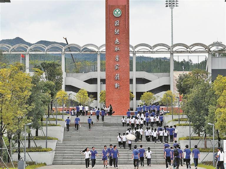 9900學生 深圳中學高中園首啟滿員執行