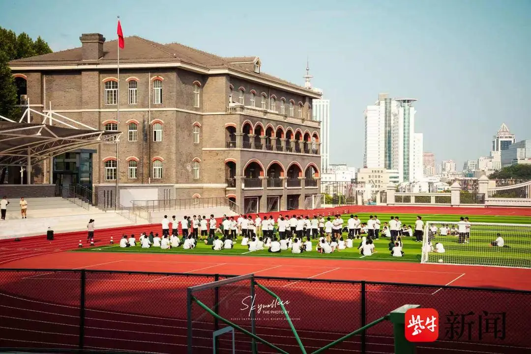 關注成長：AI 之下明方向 奮楫篤啟新程 鎮江崇實女子中學·茅以升中學舉行新學期開學典禮