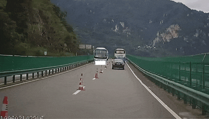 旅遊大巴“危險駕駛”？宜昌交警：安排！