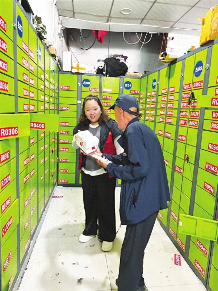 教用自助櫃 老人取快遞