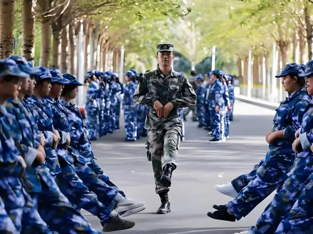 “為什麼要軍訓”，大學、高中、初中軍訓是非常有必要的！
