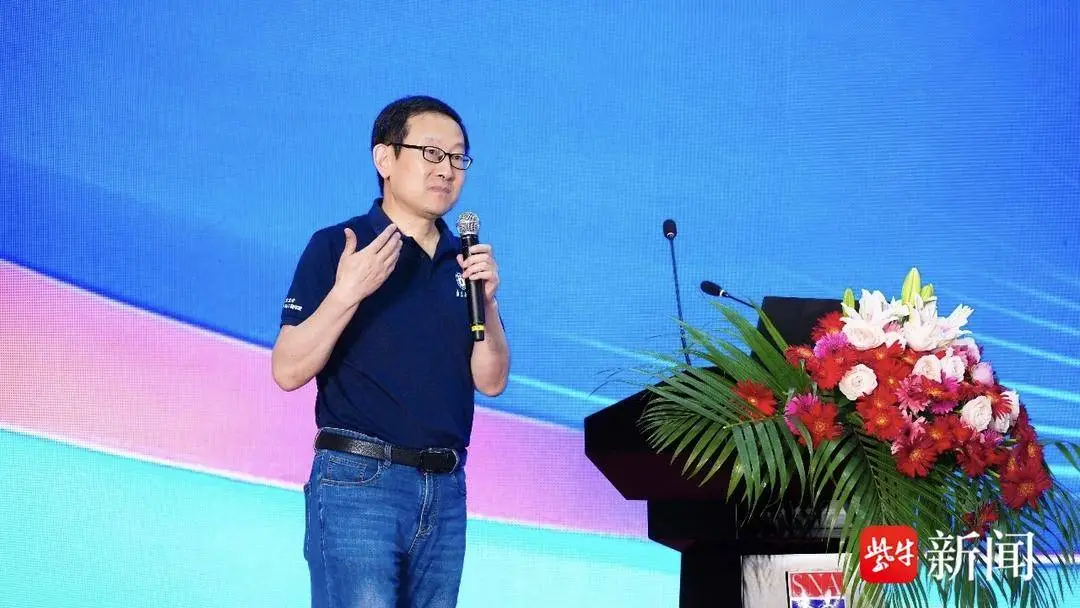 少年對話AI專家！蘇州北美國際高階中學開學典禮開啟AI時代成長新視角
