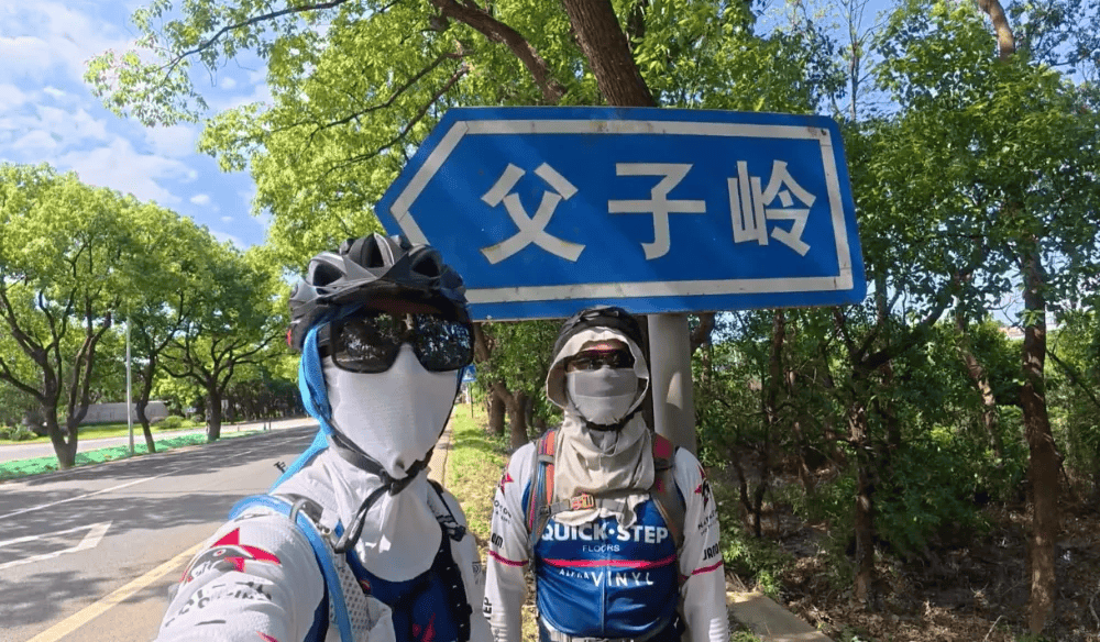 10天706公里！他和父親騎車上大學