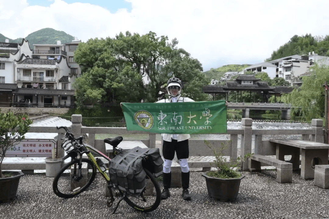 10天706公里！他和父親騎車上大學