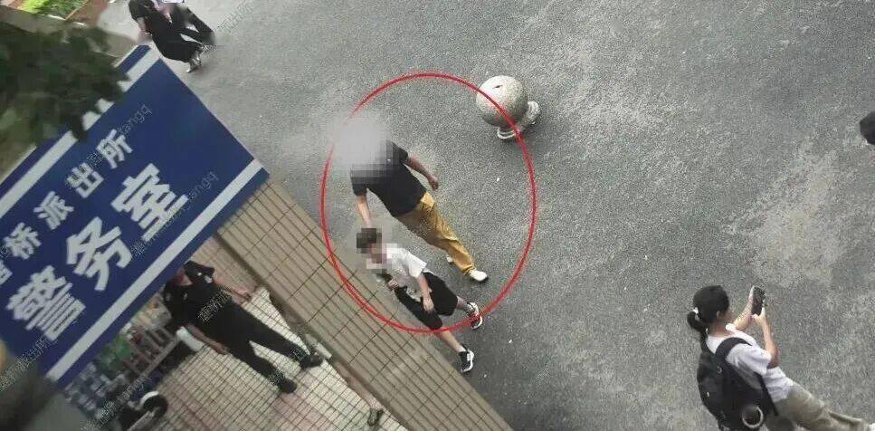 醫院扒竊金吊墜 伸手即落網 浦東警方3小時快速破獲一起扒竊案