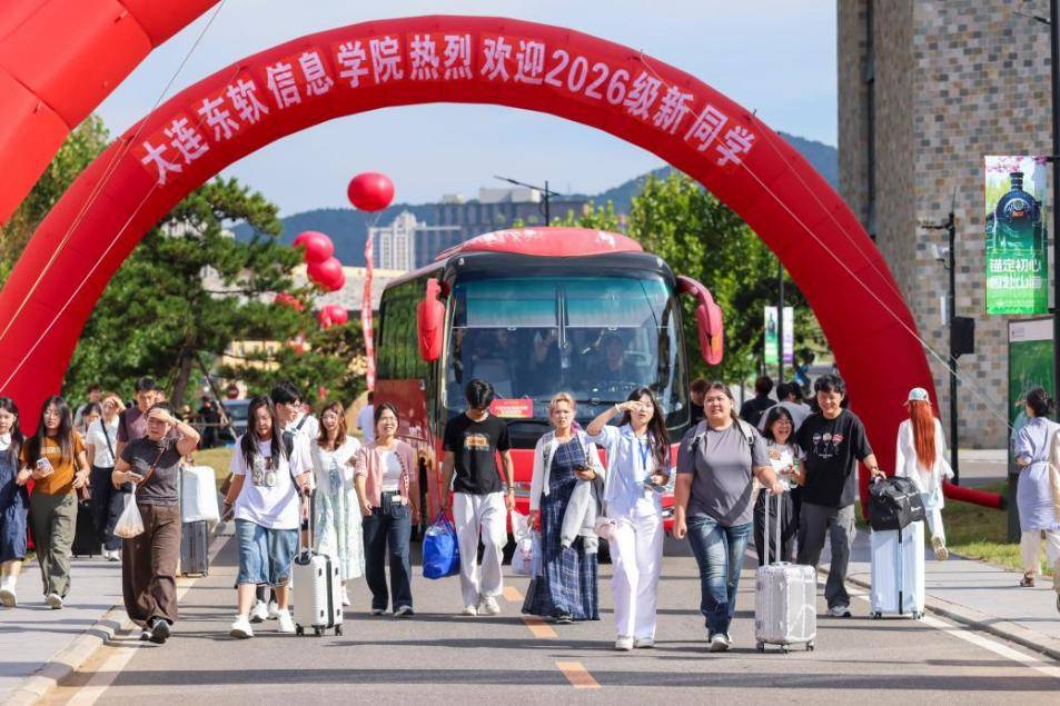 “下車面”又見面了 科技融入迎新，服務保障“上新”